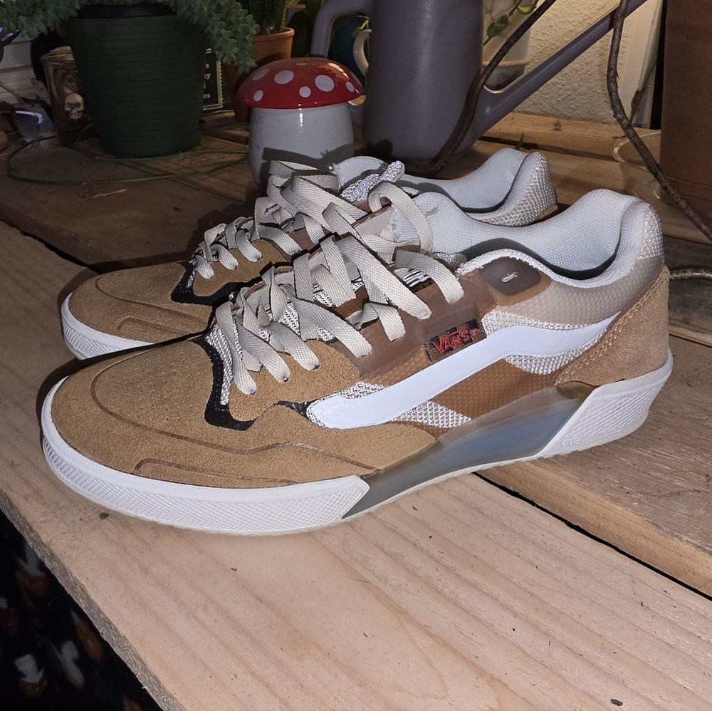 Vans Tan & White Low-Top Sneaker - Picture 2 of 4